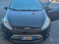 Usata Ford Fiesta Titanium 70 CV (51 kW) 2012 Nero Berlina
