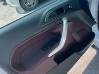 Usata Ford Fiesta Titanium 82 CV (60 kW) 2011 Bianco Utilitaria