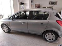 Usata Opel Corsa Edition 85 CV (62 kW) 2013 Grigio Berlina