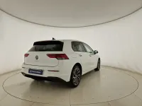 Usata VW Golf VIII Life 110 CV (80 kW) 2023 Pure white Berlina