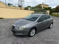 Usata Lancia Delta 120 CV (88 kW) 2013 Marrone Utilitaria