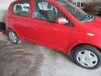 Usata Toyota Yaris 75 CV (55 kW) 2004 Rosso Berlina