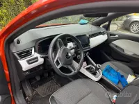 Usata Renault Clio V Techno 101 CV (74 kW) 2023 Arancione Berlina