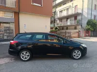 Usata Ford Focus 115 CV (84 kW) 2012 Nero Station wagon