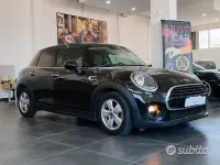 Begagnad Mini Cooper 136 HK (100 kW) 2019 Svart Halvkombi