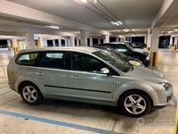 Usata Ford Focus Style 90 CV (66 kW) 2005 Grigio Station wagon