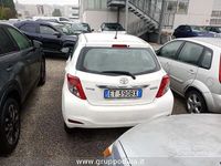 Usata Toyota Yaris Lounge 69 CV (50 kW) 2013 Bianco Berlina