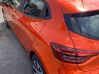 Usata Renault Clio V Equilibre 66 CV (48 kW) 2023 Arancione Berlina