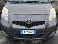 Usata Toyota Yaris 90 CV (66 kW) 2011 Grigio Utilitaria