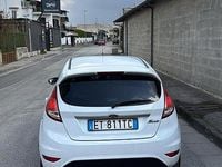 Usata Ford Fiesta 75 CV (55 kW) 2014 Bianco Utilitaria