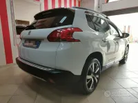 Usata Peugeot 2008 Allure 99 CV (72 kW) 2015 Bianco SUV