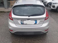 Usata Ford Fiesta 82 CV (60 kW) 2011 Grigio Utilitaria