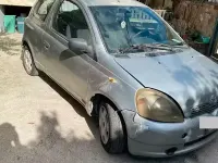 Usata Toyota Yaris 86 CV (63 kW) 2000 Grigio Berlina