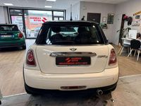 Usata Mini Cooper D 111 CV (81 kW) 2011 Bianco Utilitaria