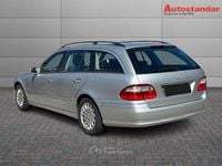 Usata Mercedes E320 224 CV (164 kW) 2006 Argento Berlina