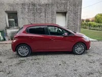 Usata Peugeot 208 82 CV (60 kW) 2017 Rosso Utilitaria