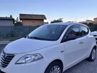 Usata Lancia Ypsilon 60 CV (44 kW) 2014 Bianco Utilitaria