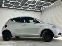 Usata Lancia Ypsilon 95 CV (69 kW) 2015 Argento Utilitaria
