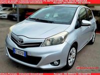 Usata Toyota Yaris Lounge 69 CV (50 kW) 2014 Grigio Utilitaria