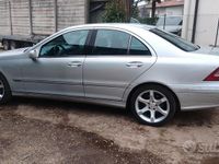 Usata Mercedes C220 150 CV (110 kW) 2007 Grigio Berlina