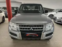 Usata Mitsubishi Pajero Instyle 190 CV (139 kW) 2016 Grigio SUV