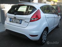 Usata Ford Fiesta 70 CV (51 kW) 2009 Bianco Utilitaria
