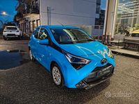 Usata Toyota Aygo Connect Style 72 CV (52 kW) 2020 Blu Utilitaria