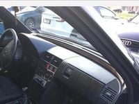 Usata Mercedes C180 122 CV (89 kW) 1995 Blu Berlina