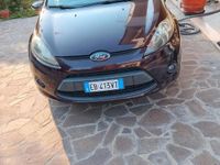 Usata Ford Fiesta 75 CV (55 kW) 2010 Rosso Utilitaria