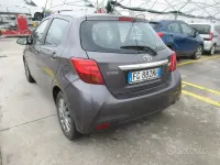 Usata Toyota Yaris Lounge 69 CV (50 kW) 2016 Grigio Utilitaria