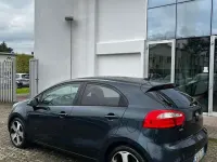 Usata Kia Rio 75 CV (55 kW) 2014 Blu Berlina