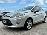 Usata Ford Fiesta Titanium 70 CV (51 kW) 2012 Grigio Utilitaria