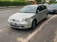 Usata Toyota Avensis 116 CV (85 kW) 2004 Giallo Station wagon