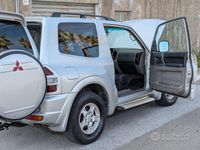 Usata Mitsubishi Pajero 160 CV (117 kW) 2003 Grigio SUV