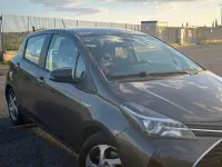 Usata Toyota Yaris Hybrid Active 75 CV (55 kW) 2015 Grigio Berlina