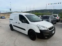 Usata Peugeot Partner Premium 99 CV (72 kW) 2017 Bianco Monovolume
