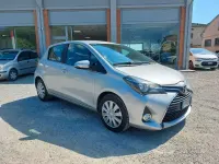 Usata Toyota Yaris Lounge 90 CV (66 kW) 2015 Grigio Utilitaria