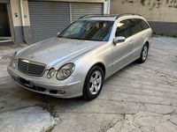 Usata Mercedes 220 Classic 150 CV (110 kW) 2003 Grigio Station wagon