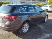 Usata Opel Astra Cosmo 125 CV (91 kW) 2011 Grigio Station wagon