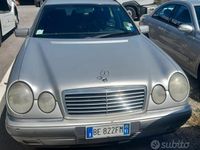 Begagnad Mercedes E200 1999 Grå Kombi