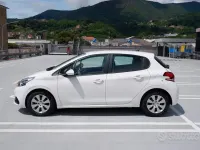 Usata Peugeot 208 Active 102 CV (75 kW) 2019 Bianco Utilitaria