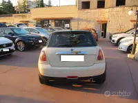 Usata Mini Cooper D 109 CV (80 kW) 2008 Beige Utilitaria