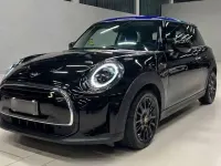 Usata Mini Cooper SE Classic 75 kW (102 CV) 2021 Nero Utilitaria