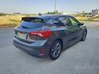 Usata Ford Focus ST-Line 120 CV (88 kW) 2020 Grigio Berlina