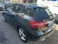 Usata Mercedes GLA200 156 CV (114 kW) 2019 Kosmosschwarz  metalliclack SUV