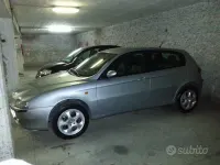 Usata Alfa Romeo 147 116 CV (85 kW) 2004 Grigio Utilitaria