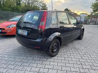 Usata Ford Fiesta Ghia 74 CV (54 kW) 2005 Nero Berlina