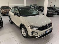 Usata VW T-Roc Life 150 CV (110 kW) 2022 Beige SUV