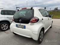 Usata Toyota Aygo 68 CV (50 kW) 2012 Bianco Utilitaria