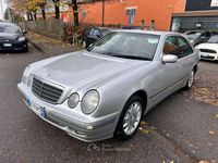 Usata Mercedes E200 Elegance 186 CV (136 kW) 2000 Grigio Berlina